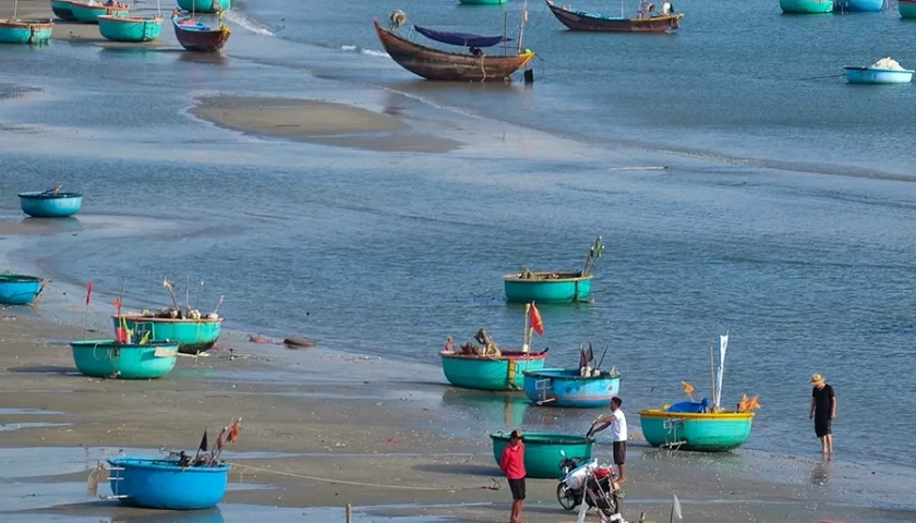 Mui Ne One-Day Tour: Explore Fishing Village, Sand Dunes, and Scenic Beaches
