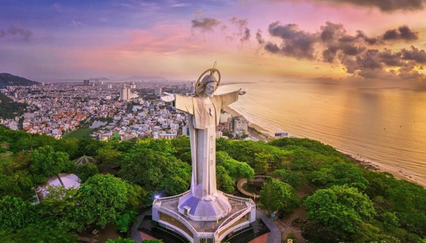 Vung Tau One-Day Tour: Bao Dai Summer Resort, Jesus Mountain, and Scenic Attractions