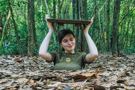 Foreign tourists are extremely excited to explore the Cu Chi tunnels