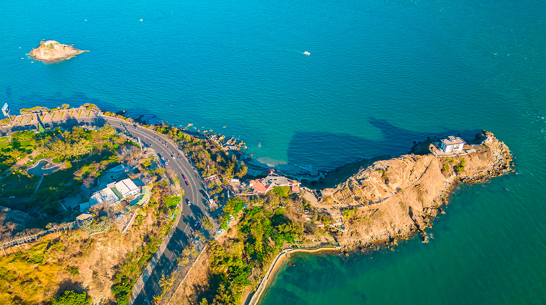 Nghinh Phong Cape is a popular tourist destination