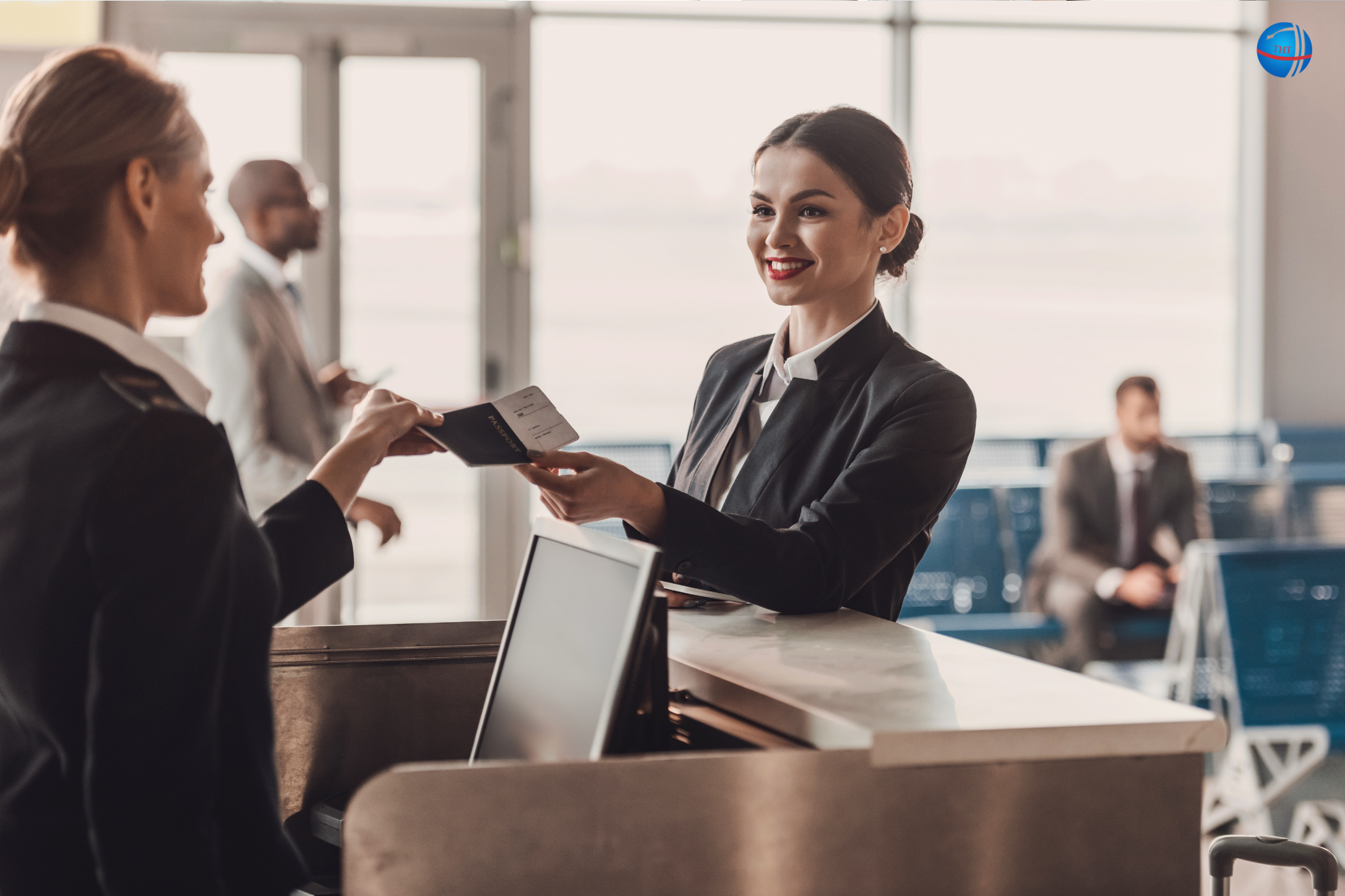 Fast Track service helps passengers enter Vietnam quickly at Tan Son Nhat Airport.